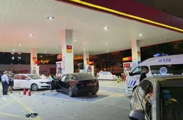 2021年度大戏：《傲慢的特斯拉与它的用户们》