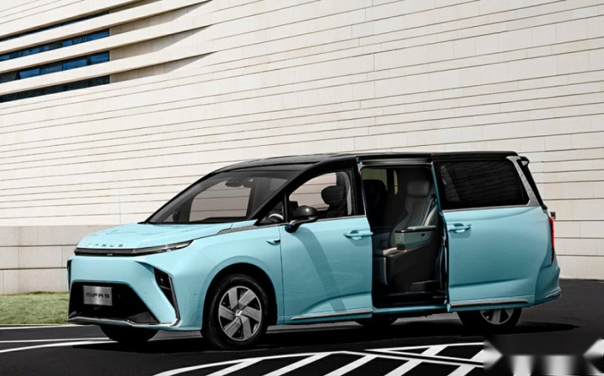 忘记埃尔法：满配，纯电，中大型MPV，上汽大通MIFA 9售27.99万其