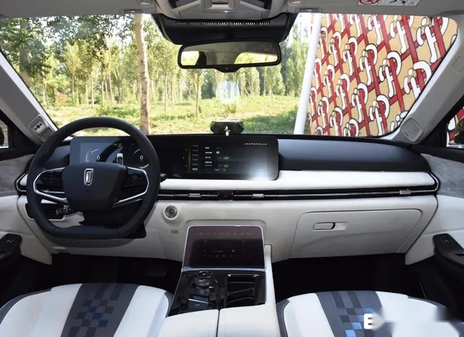 纯电动中型SUV,奔腾E01正式开启盲订