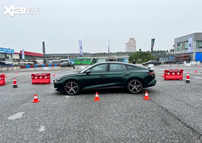 MG又为年轻人造了台“小钢炮”，配9AT+电子悬架，不到20万拿下？