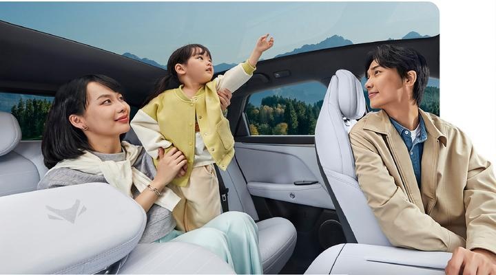 都是“狠角色”，极狐阿尔法T5与零跑C11该选谁？