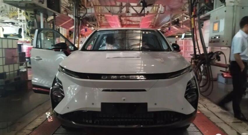 前卫造型+550km续航！年底上市，奇瑞欧萌达纯电版下线