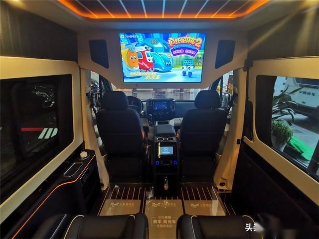 58台全球限量！罗伦士7座豪华房车，3.5L V6动力，内饰不输S级