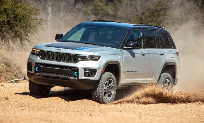 搭载2.0T插混系统，起售64.99万元，全新一代Jeep大切诺基4x
