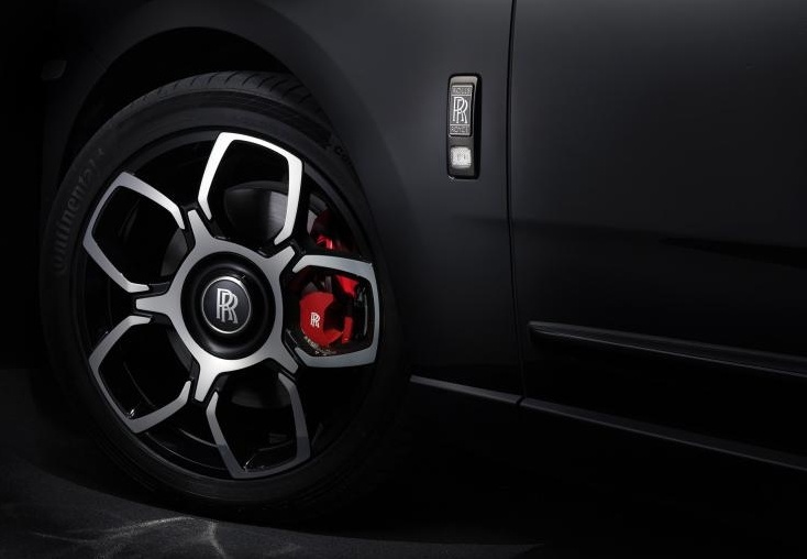 搭载6.7T V12发动机，功率达600马力，库里南Blac