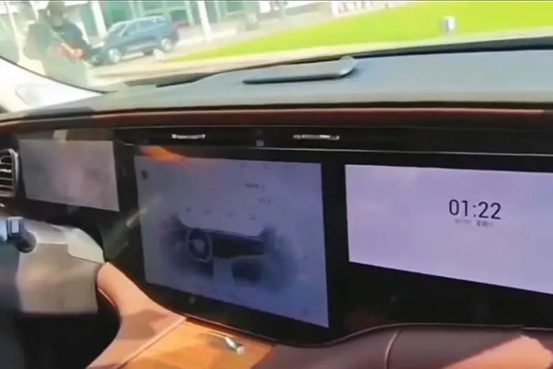 又是一次设计上的尝试，星途新款揽月实车谍照曝光，一身奔驰味