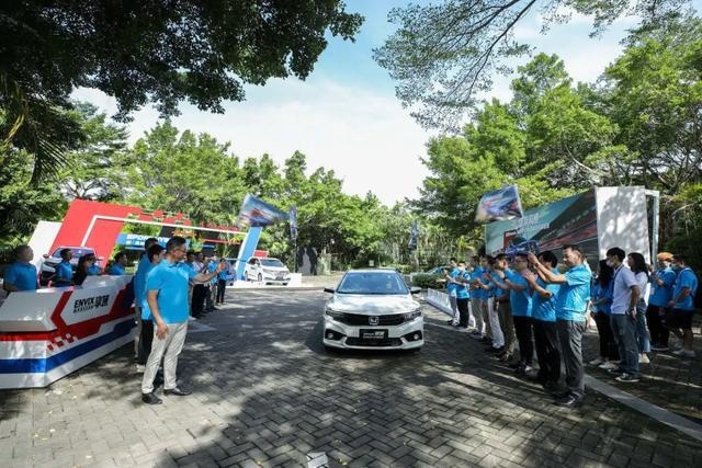15万的油电混动车 体验大空间家轿享域锐·混动