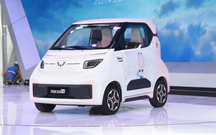 五菱2座车即将上市，续航305KM代步通勤，定位全球市场，能火吗？
