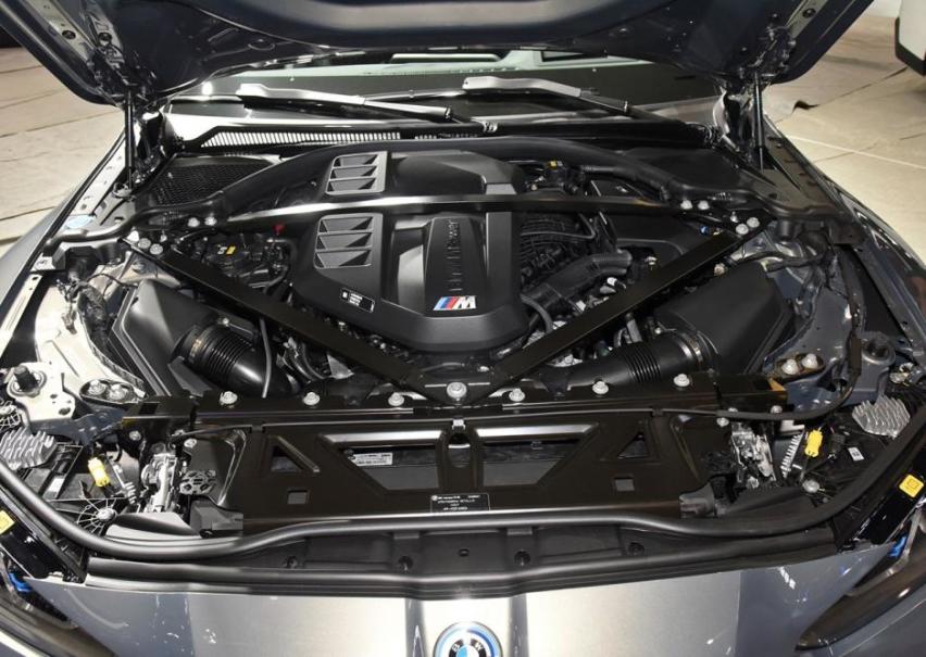宝马M品牌50周年纪念款车型，M4新车105.8万，限量150台