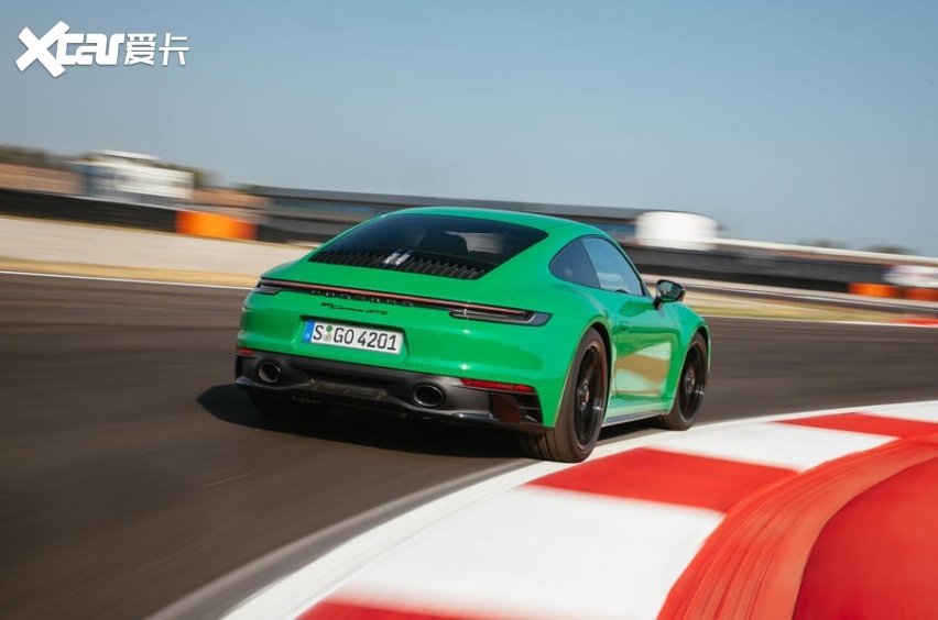 新保时捷 911GTS，3.0 升涡轮增压六缸，太燥了！