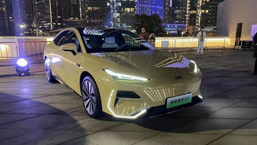 吉利银河E8：后驱版平替大众迈腾，四驱版围堵小米汽车？