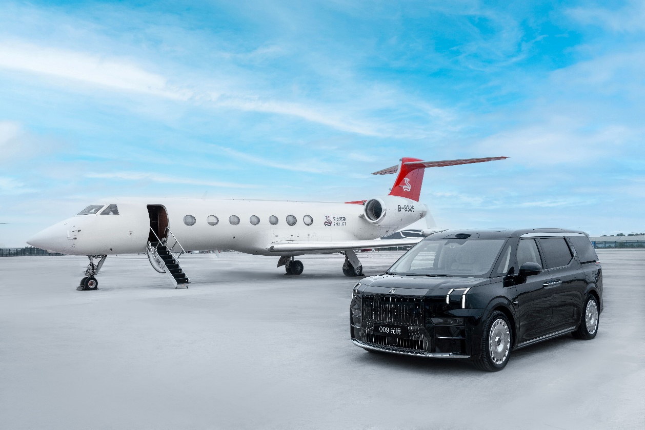 極氪009光輝典藏版全球首次高空交付,車主稱國(guó)產(chǎn)豪車不輸邁巴赫 極氪009光輝典藏版全球首次高空交付,車主稱國(guó)產(chǎn)豪車不輸邁巴赫