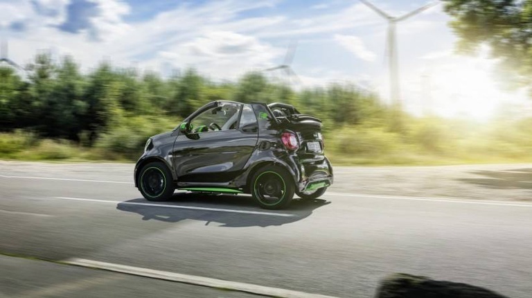 smart fortwo | 汽车+女性+神话=奔驰？