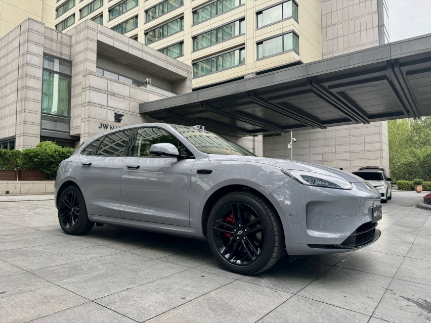 问界新M5月销量过万的猜想：一边斗理想L6、一边战Model Y