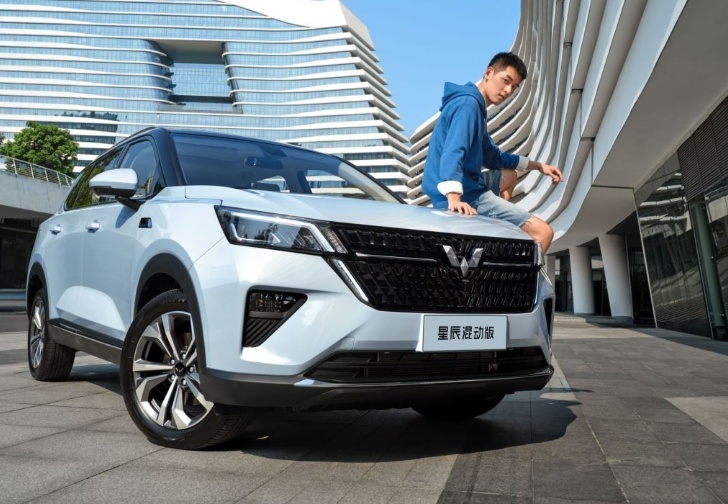 百公里油耗5.7L，五菱星辰混动版搭载2.0L动力，家用SUV首选？