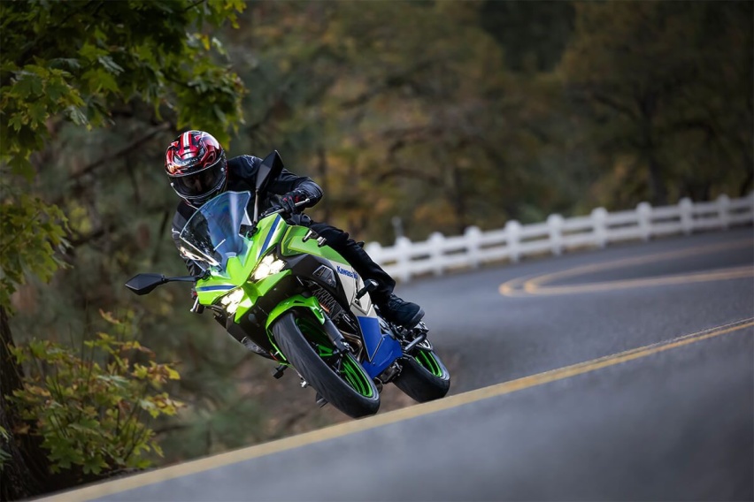 90年代经典涂装上身，川崎Ninja 500四十周年纪念版上市