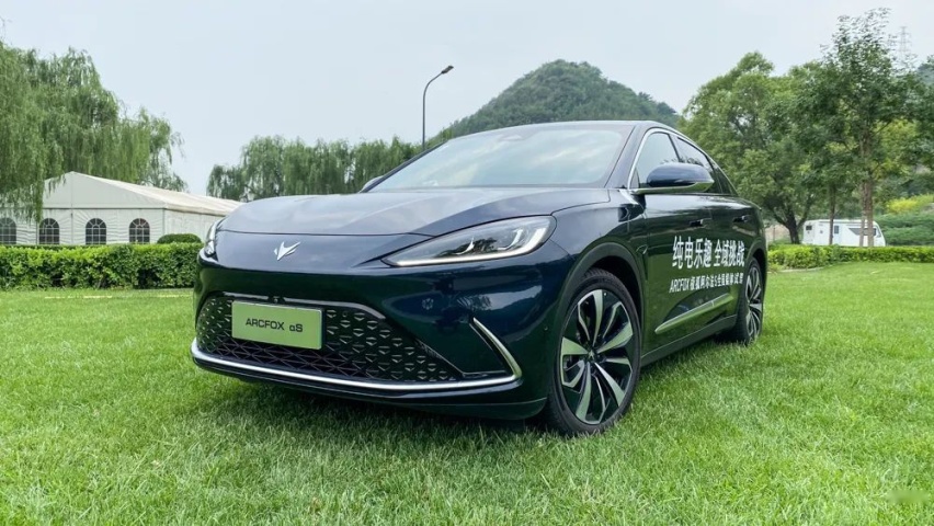 豪华与智能并存 试驾ARCFOX极狐阿尔法S 603H版