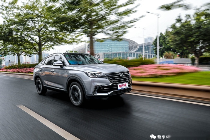 试完长安CS85 COUPE，会让合资跨界SUV车主“心痛”