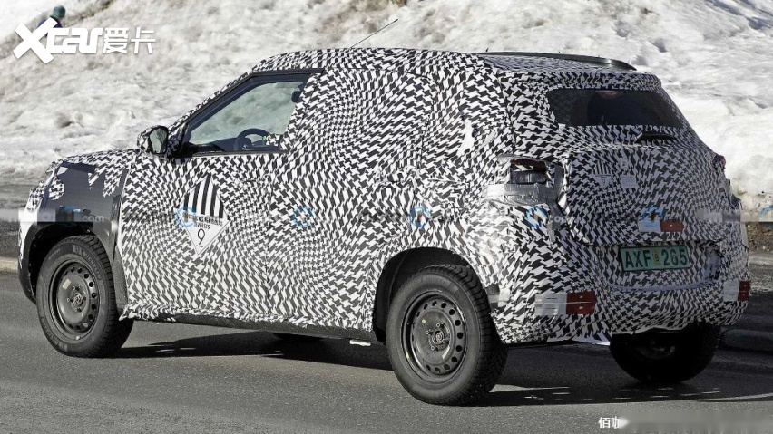 citroen-compact-crossover-spy-shots.jpg