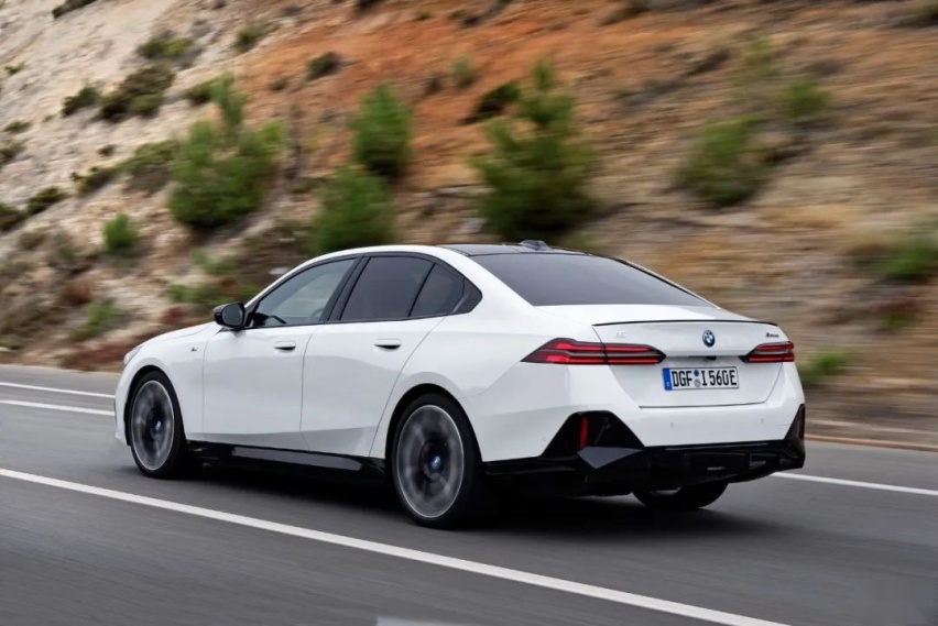 快得离谱！全球首试宝马i5 M60 xDrive，明年引进国内！