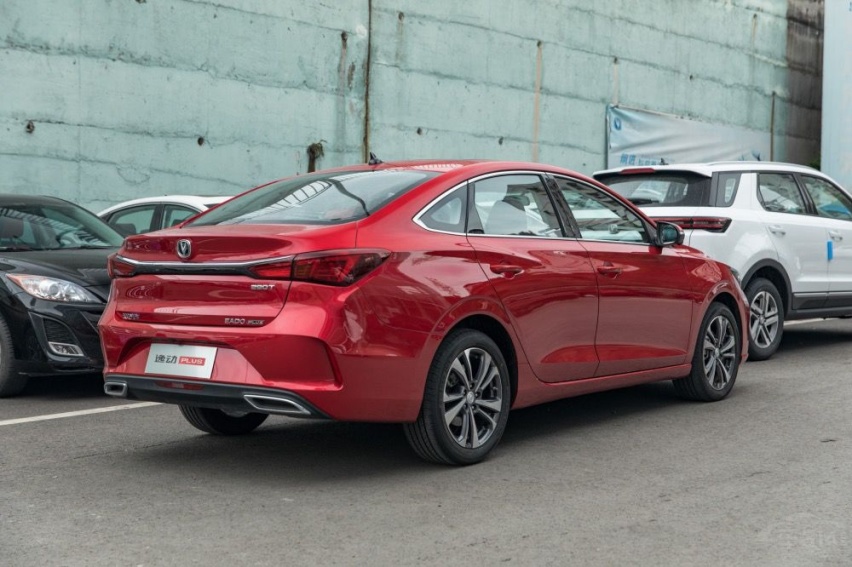 MG5、伊兰特、逸动，谁更适合年轻人首购？
