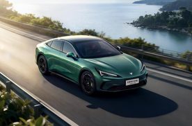 AI高性能宽体轿跑来了，极狐全新阿尔法S5预售补贴价11.28万起