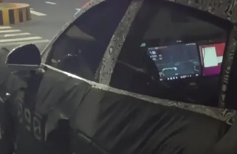 小米SUV频繁路试，没有对开门，尾灯和SU7同款