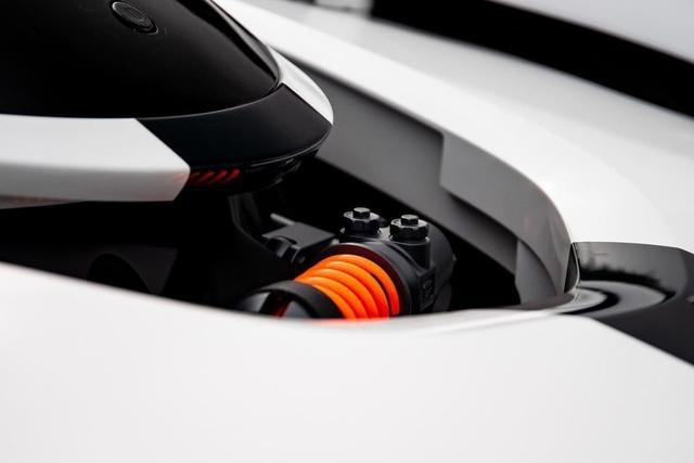 从游戏走进现实的车，战机座舱迈凯伦Solus GT，只能坐一个人