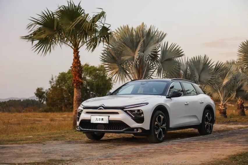 凡尔赛C5 X迎OTA升级，手机即可远程控制、车辆信息随时查询