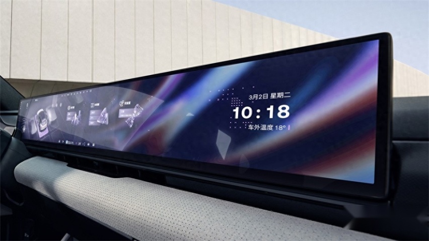 极越01首发量产8295，离线大模型语音能打过华为吗？