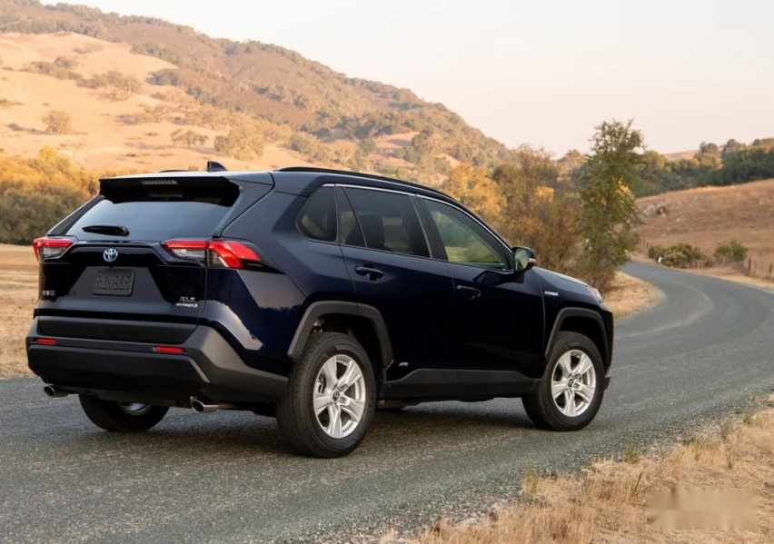 来自宝岛台湾的黑武士丰田RAV4，硬汉造型玩姿态你们爱不爱？