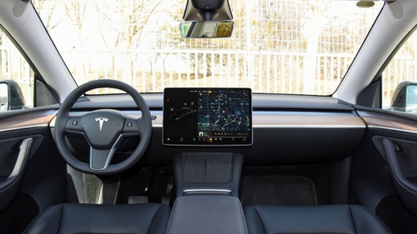 Model Y：四驱比两驱快2秒，代价是3年养车多2千