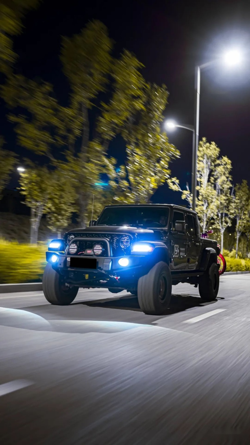 硬派越野风的Jeep角斗士，就算15年报废也不能阻挡我帅