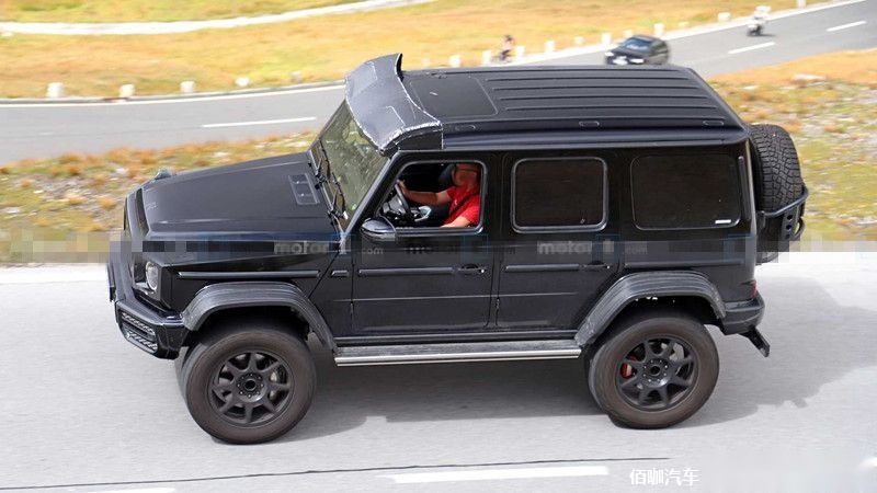 mercedes-benz-g-class-4x42-spy-photos (3).jpg