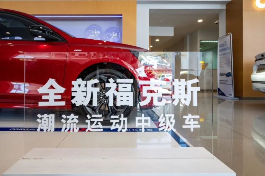 专属运动化底盘+米其林PS4轮胎,十多万的运动车还得看福克斯