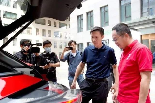 方运舟被周鸿祎喧宾夺主，哪吒汽车联姻360为哪般？
