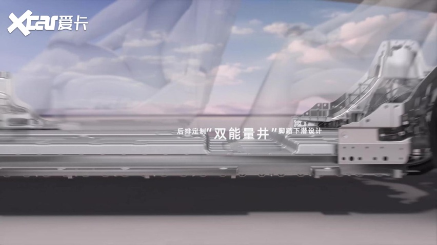 阿维塔12不仅采用800V高压平台，并与华为全液冷超充终端完美匹配