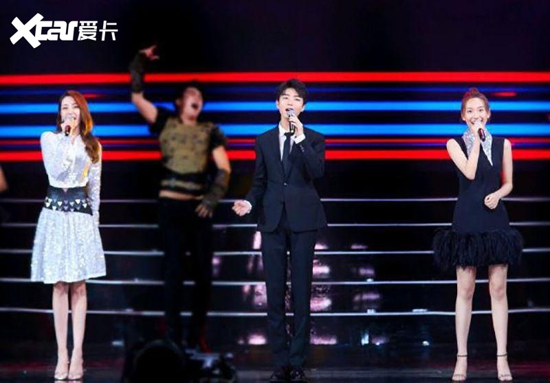 【车展】迪丽热巴摘奖 长安欧尚X7获年度最强组合