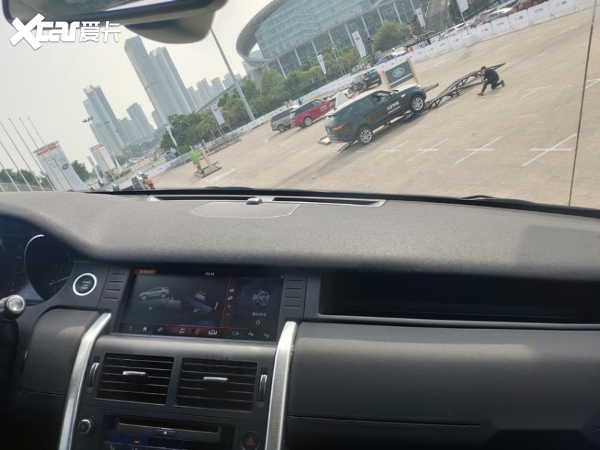 路虎为何能叫“纯爷们”座驾？试过“ATRS全地形科技”就懂了