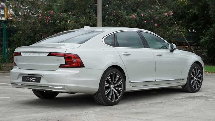 沃尔沃S90降9万/有现车，比凯迪拉克CT6值得买？