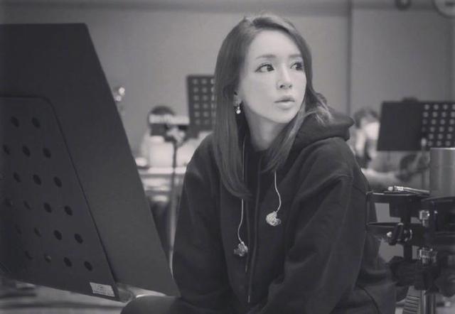 同样是未婚生子，张柏芝被群嘲，41岁的滨崎步却收到网友祝福