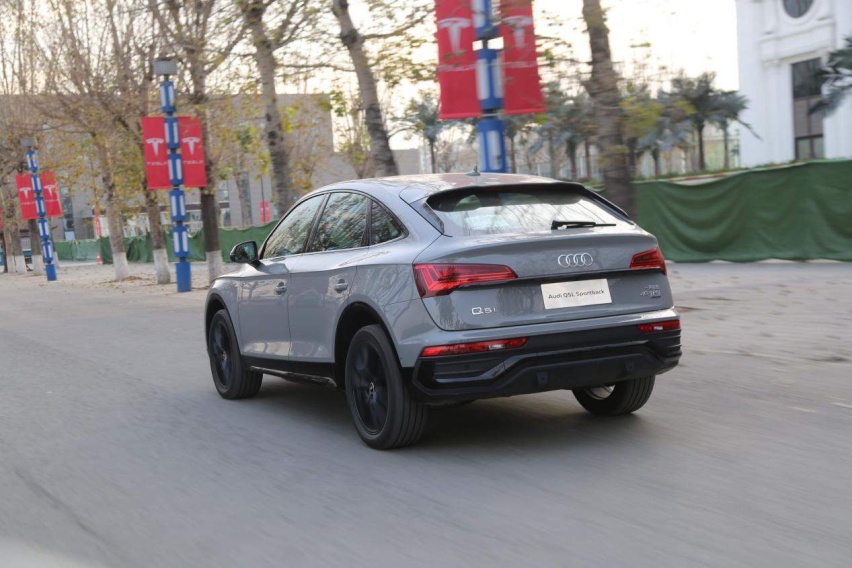 张扬的实用主义者 试驾奥迪Q5L Sportback