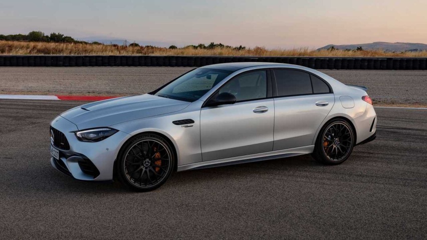 2.OT只是过渡！AMG C/E级密谋重新搭载V8发动机 有望2026
