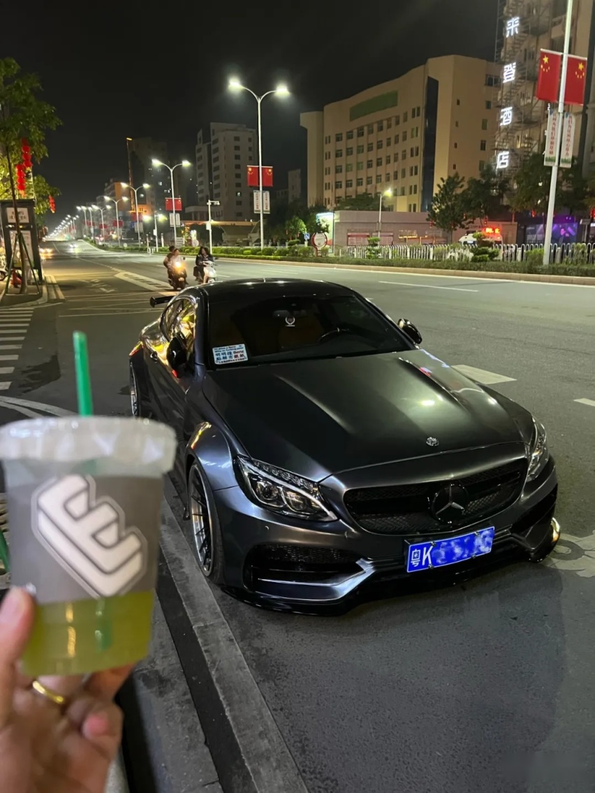 赶在过年前换奔驰C Coupe，加班加点割完宽体快乐过新年