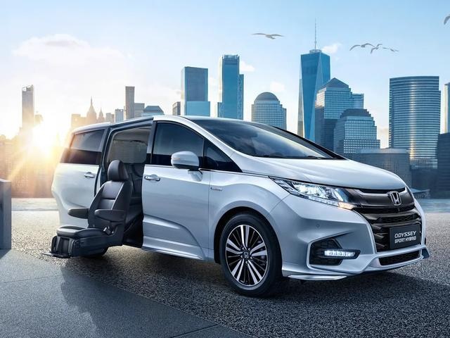 MPV市场掀起热浪，普通家庭选什么车？奶爸看向这三款