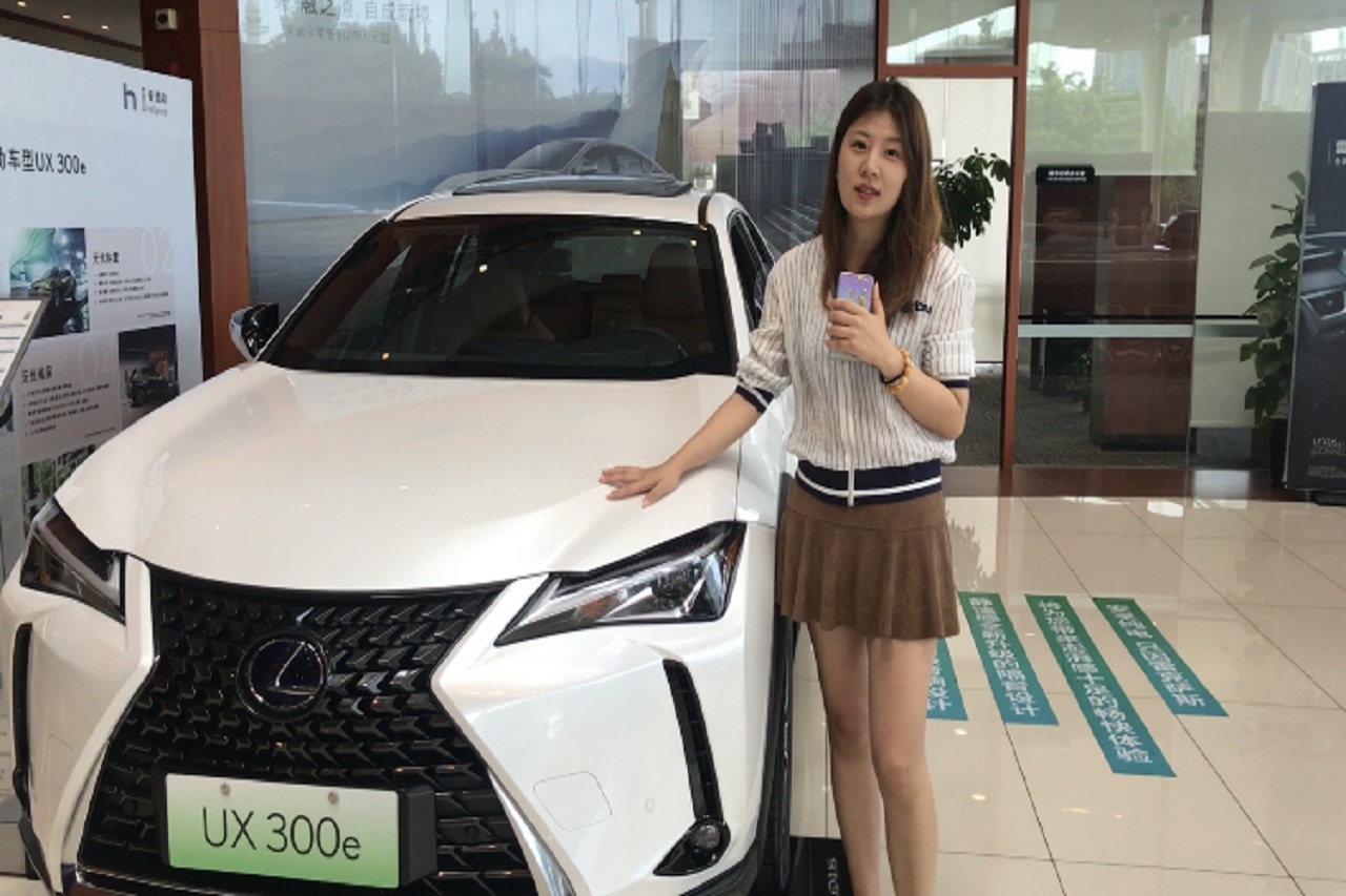 ������400����ռ俴���ģ���UX300e�Ķ��������ǣ�