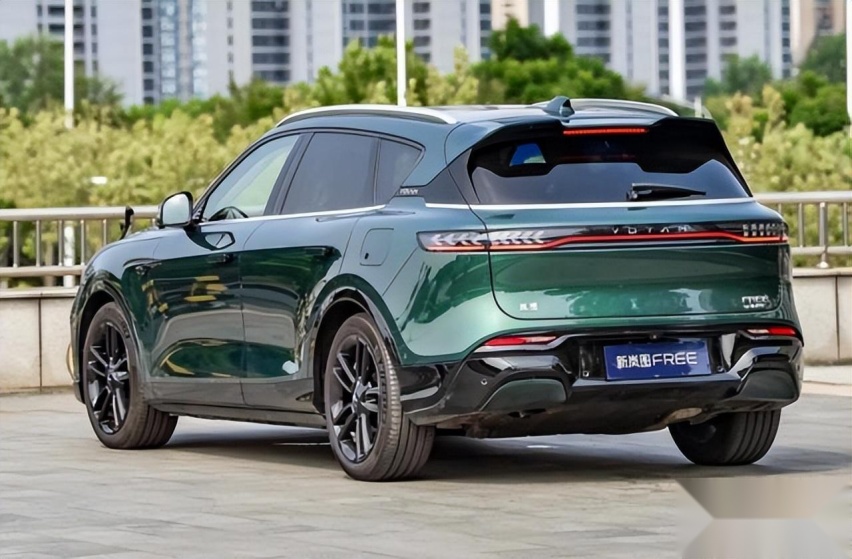 为什么说买增程混动SUV，全新岚图FREE是绕不过的一台车