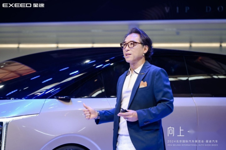 星途首款新能源MPV E08概念车全球首秀