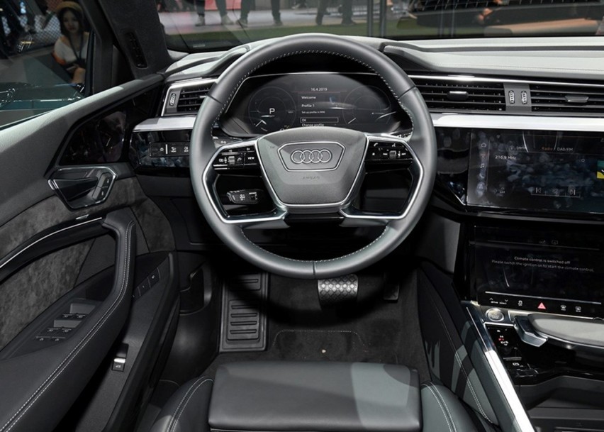 续航400km的纯电动奥迪SUV，预售70-83万，特斯拉会