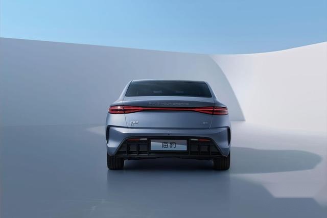 售价18.98万元起，比亚迪海豹冠军版正式上市，最高续航700km